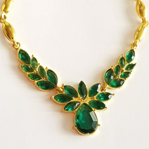 Green gemstones necklace clearance